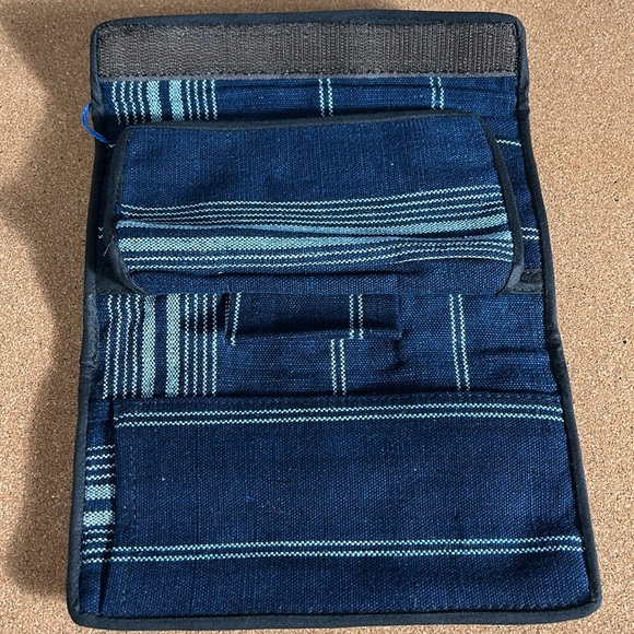 Floral Needlepoint foldable wallet- great condition​ - Picture 8 of 16